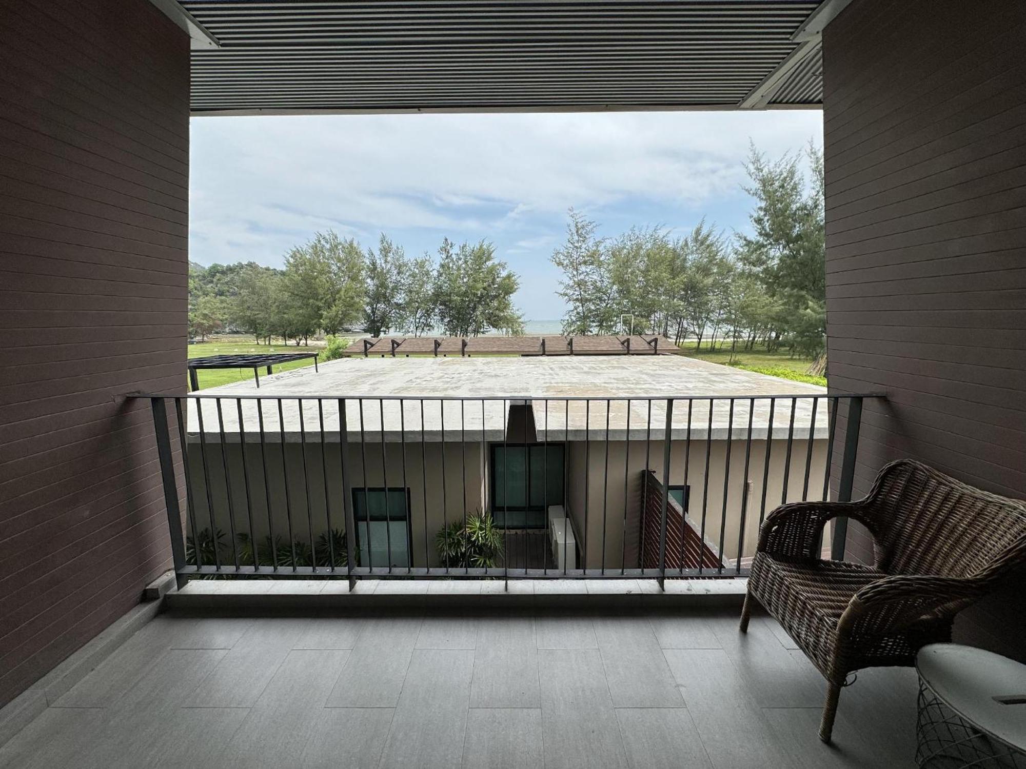 La Isla Pranburi Beach Resort Sam Roi Yot Exterior photo