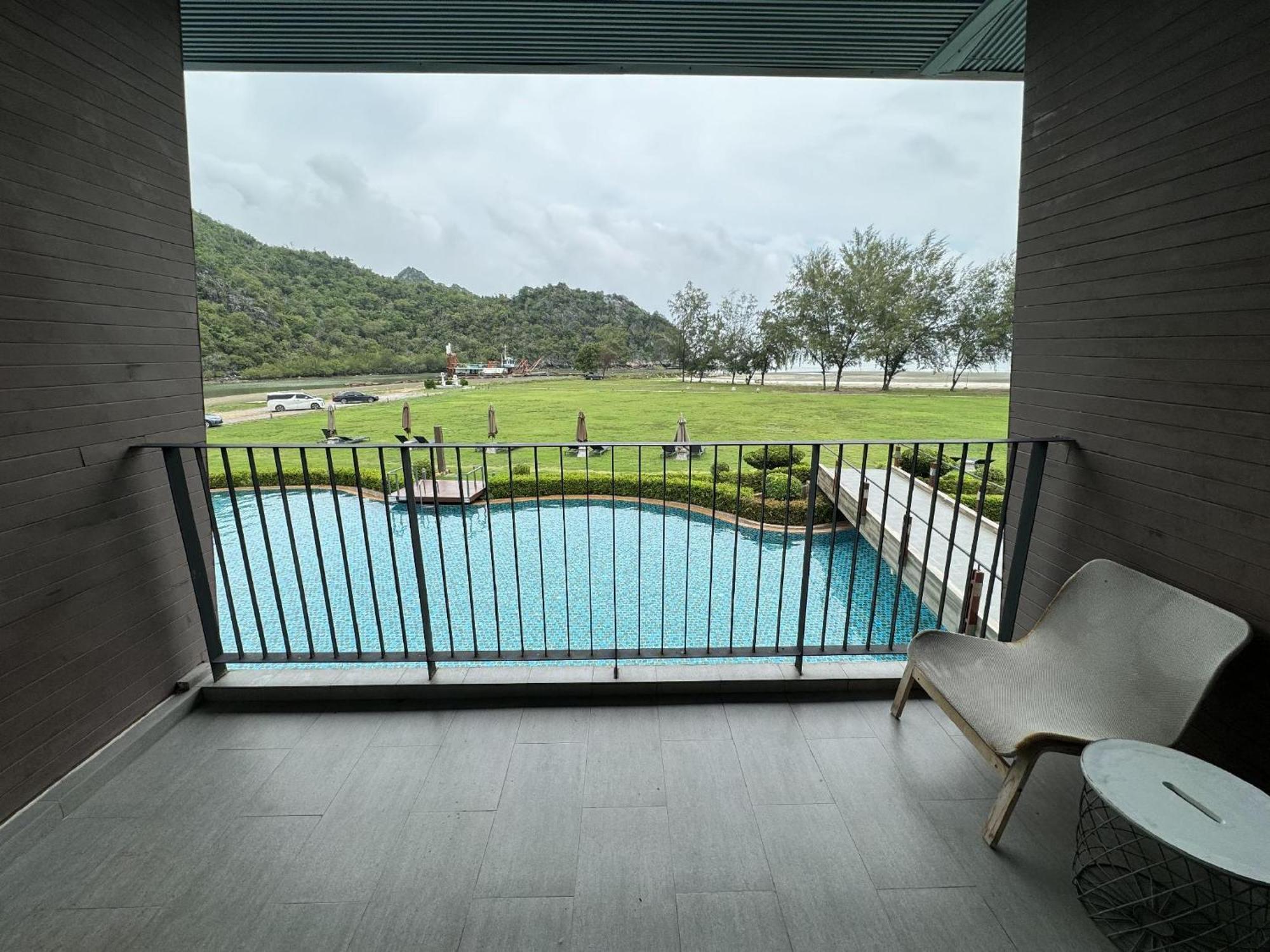 La Isla Pranburi Beach Resort Sam Roi Yot Exterior photo