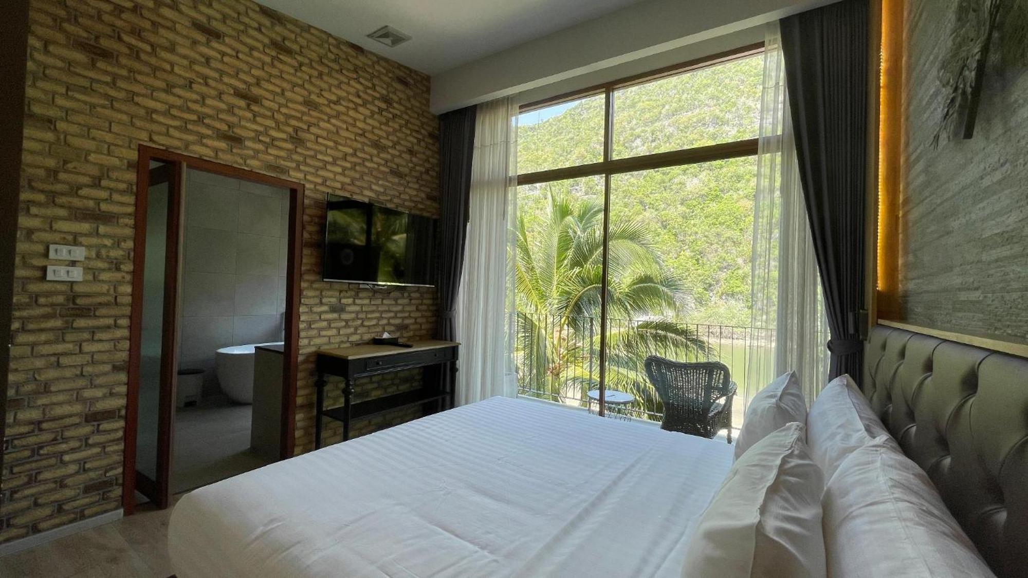 La Isla Pranburi Beach Resort Sam Roi Yot Exterior photo