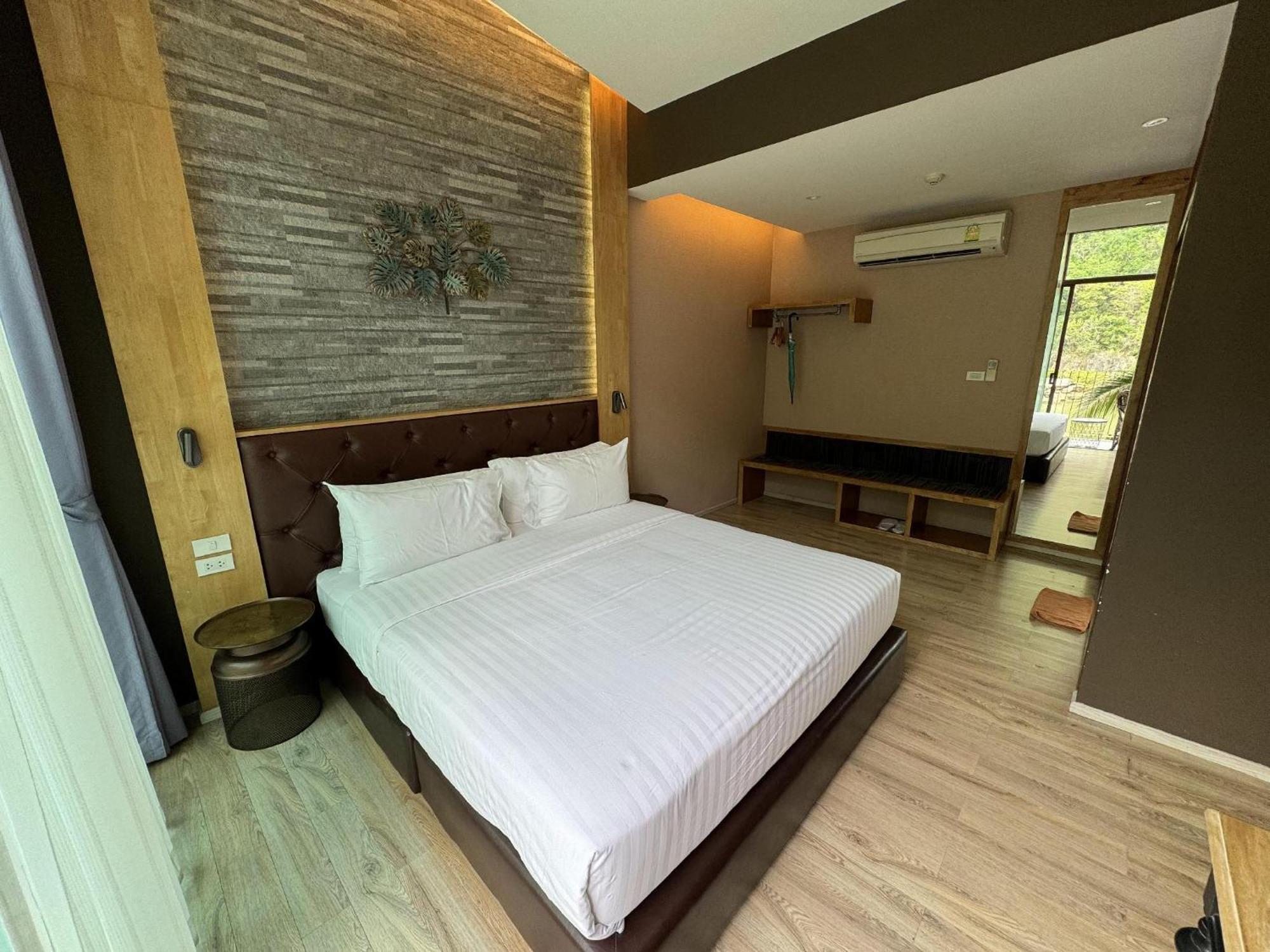 La Isla Pranburi Beach Resort Sam Roi Yot Exterior photo