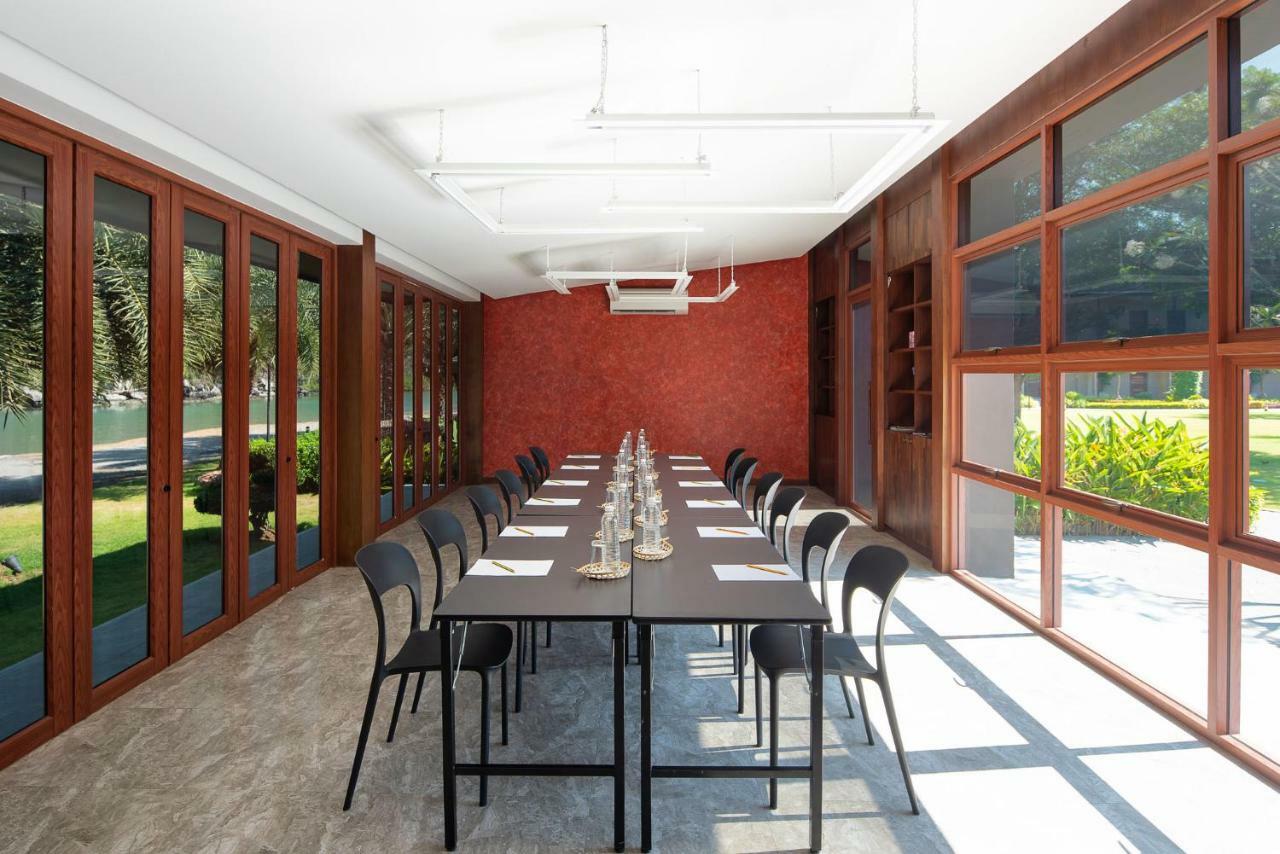 La Isla Pranburi Beach Resort Sam Roi Yot Exterior photo