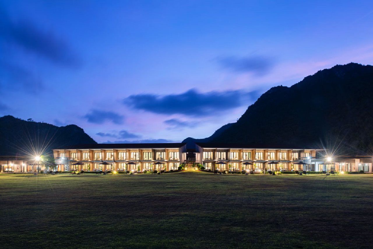 La Isla Pranburi Beach Resort Sam Roi Yot Exterior photo